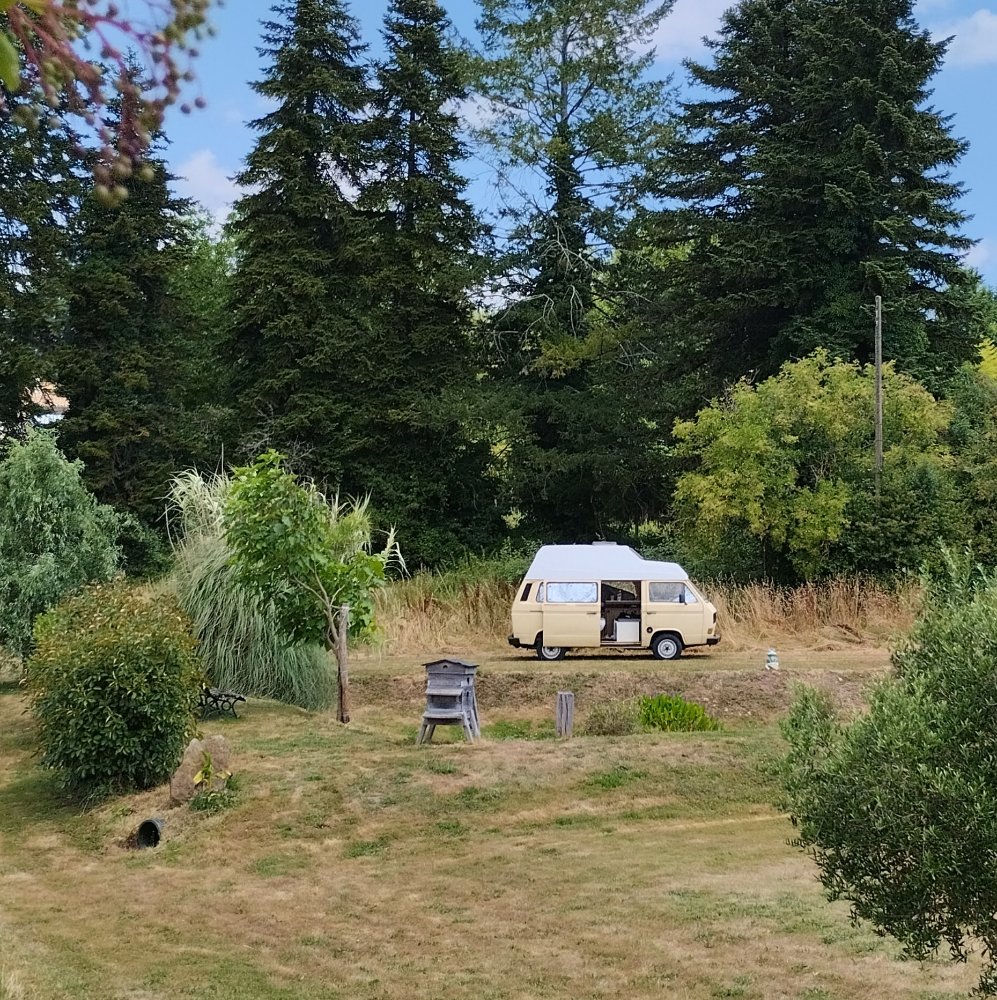 Aire camping-car  Vouzan (16410) - Photo 3